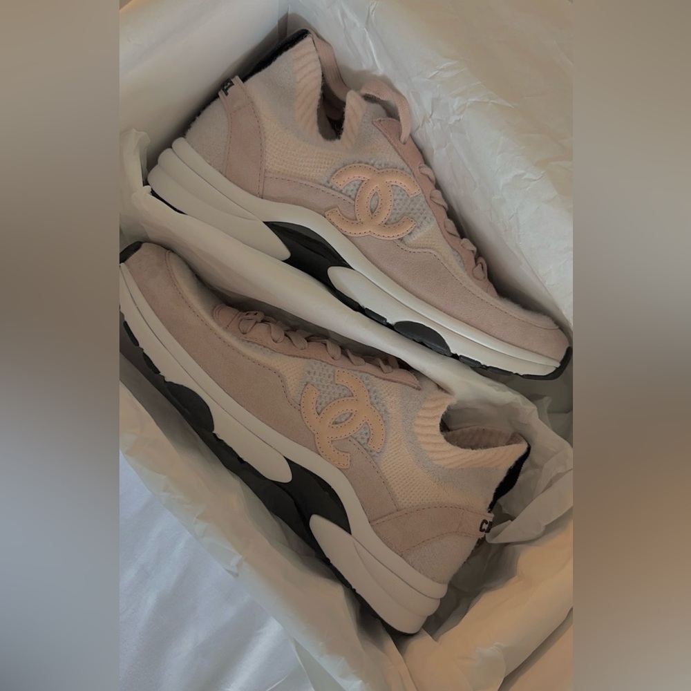 Rare - Chanel pink suede knit CC logo sneakers